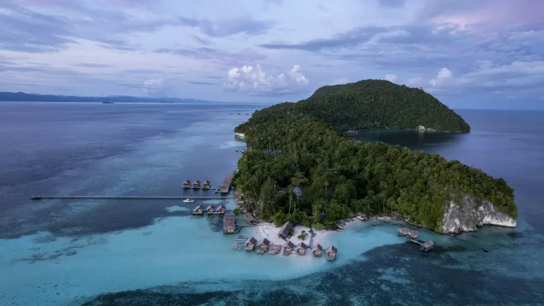 A 3-Day Luxury Yacht Itinerary Around the Nusa Islands